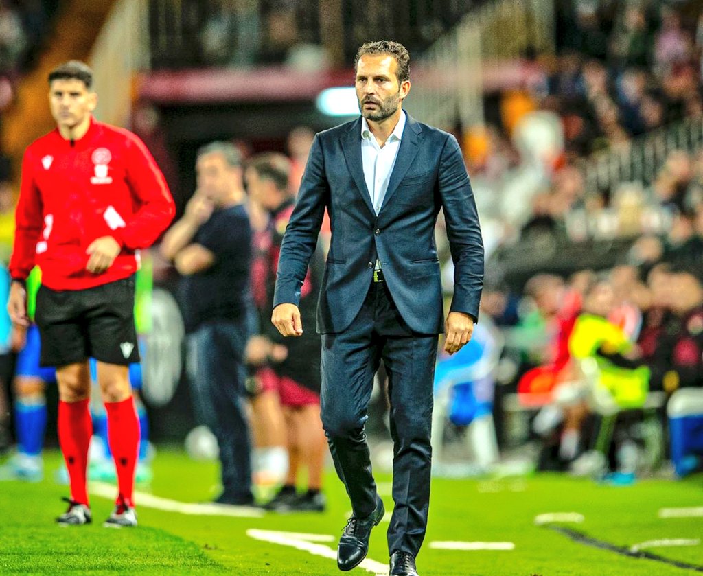 RubenBaraja's tweet photo. Noche de dar mucho valor a tres puntos importantes, con un partido completo en su conjunto, y también al empujón de casi 42.000 en Mestalla, donde es vital ser fuertes. Ahora, a pensar en el próximo reto y en seguir sumando. 
Ara i sempre, AMUNT!!! 🦇 https://t.co/9vP907OlY8
