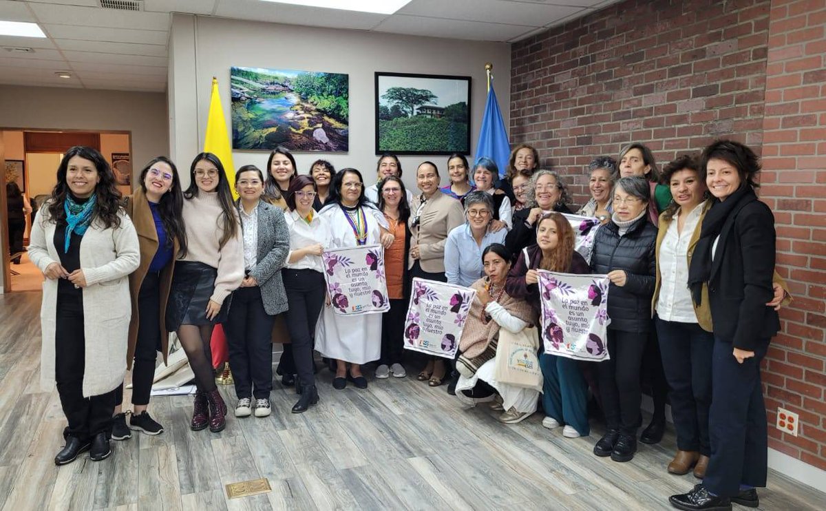 #Alianza1325 | Nos encontramos con la Embajadora <a href="/LeonorZalabata/">Leonor Zalabata</a> y la ViceMin de Asuntos Multilaterales <a href="/etaylorjay/">Elizabeth Taylor Jay</a>.

En este encuentro conversamos sobre la construcción de paz en todos los territorios del país desde las mujeres y desde una perspectiva feminista. #WPS2023