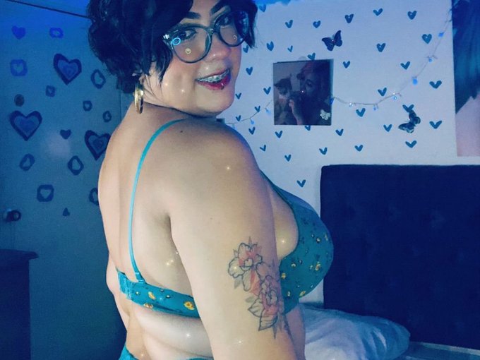 I'm online right now on skyprivate (live skype show). my private profile: https://t.co/rN54TNzNuv Please<a href="/tag/camgirl"class="tags"><span>#camgirl</span></a>