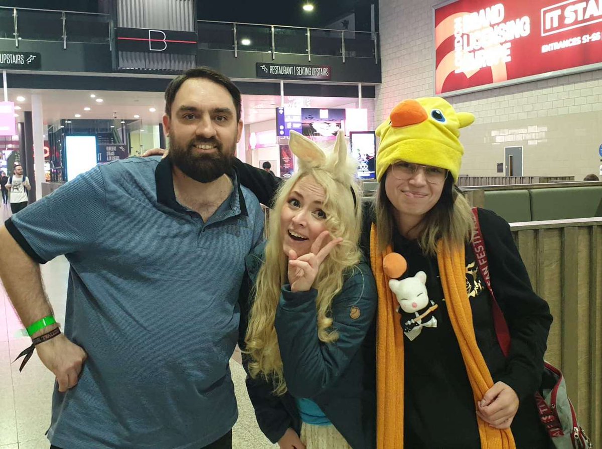 BelazarusAlith's tweet photo. Final Fantasy XIV EU FanFest was fantastic!  Got to meet several FFXIV streamers as well as over 20 of my awesome FC mates!  Thanks @XenosysVex @ArtharsFF14 @Xepla and @llamatodd for sparing a moment with us for a quick snap.  Amazing weekend &amp; hyped for Dawntrail! @FF_XIV_EN https://t.co/g0VynovWc1