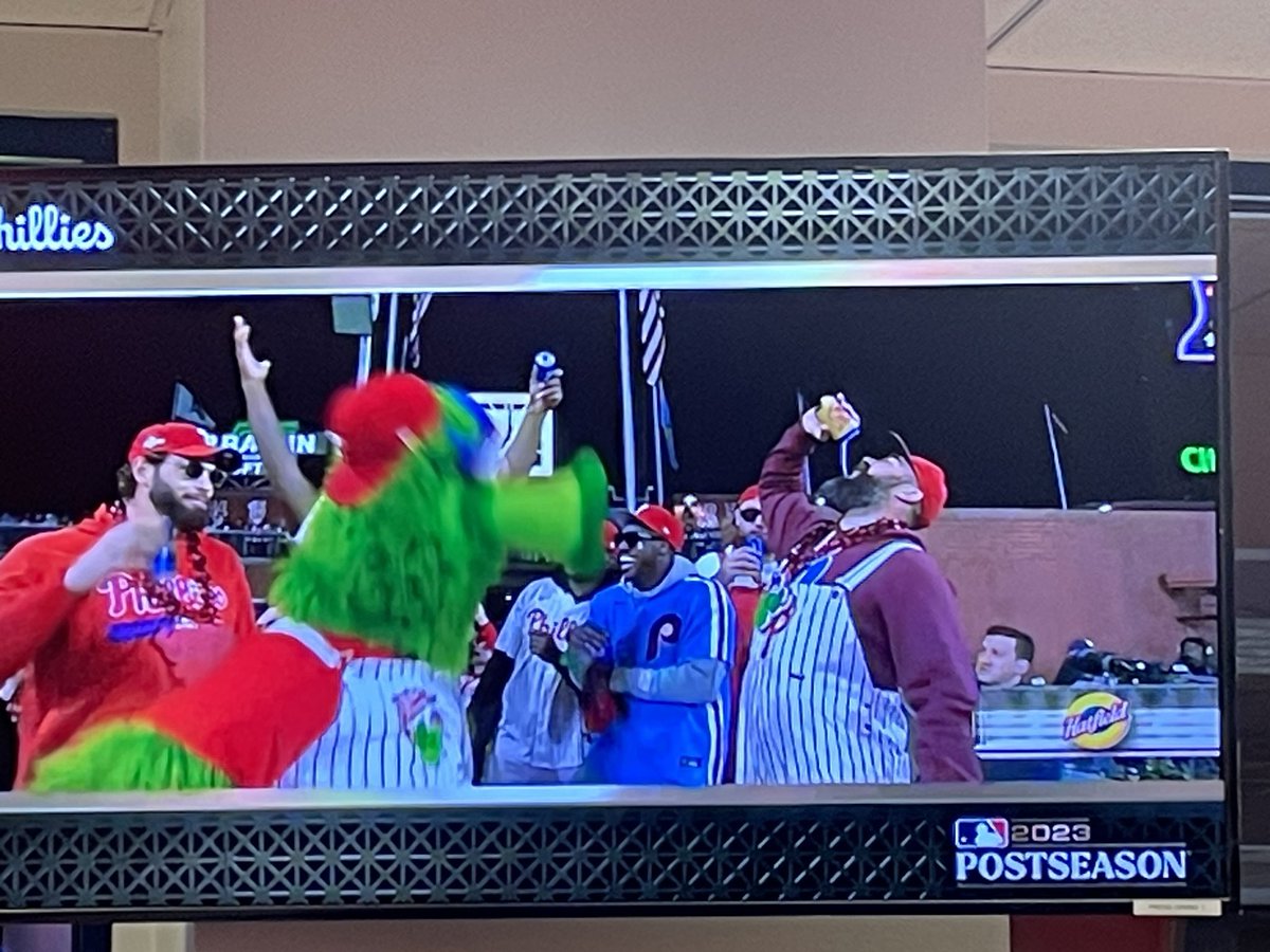 Jason Kelce and the Eagles getting Phillies fans going again