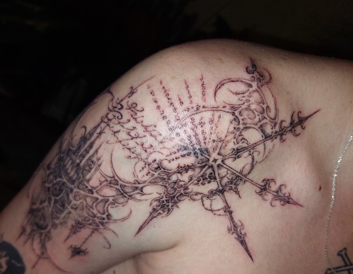 chainsmaiden's tweet image. latest tatu ♡