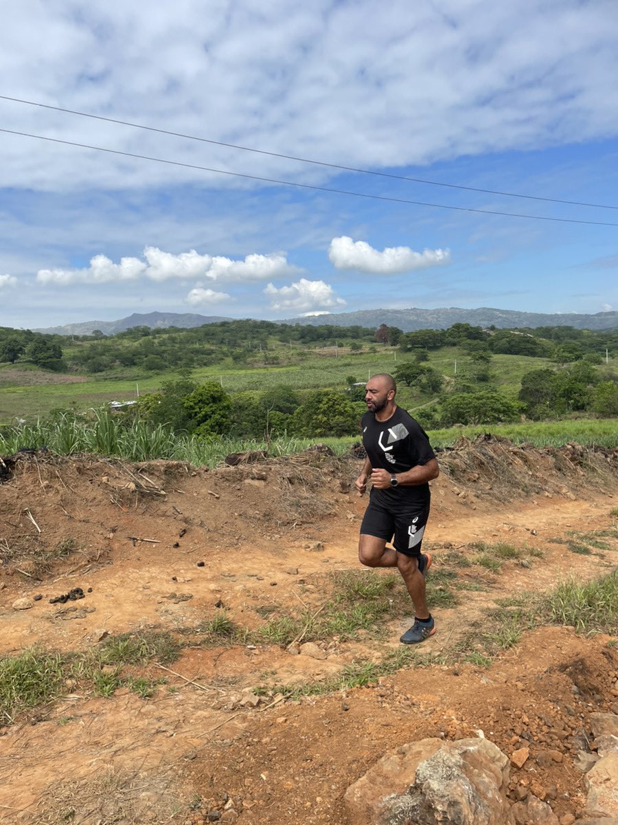MgMichaelLeitch's tweet photo. Morning jog.
どこにいてもフィットネスの強化🔥は欠かせません。

#asics 
#garmin https://t.co/ZALRvs0hvf