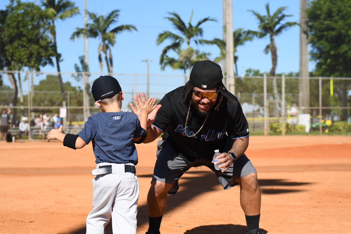 Marlins alumni teaching the next generation of ball players! ⚾️

Legends for Youth Clinic hosted by @mlbpaa at Babcock Park was legendary!