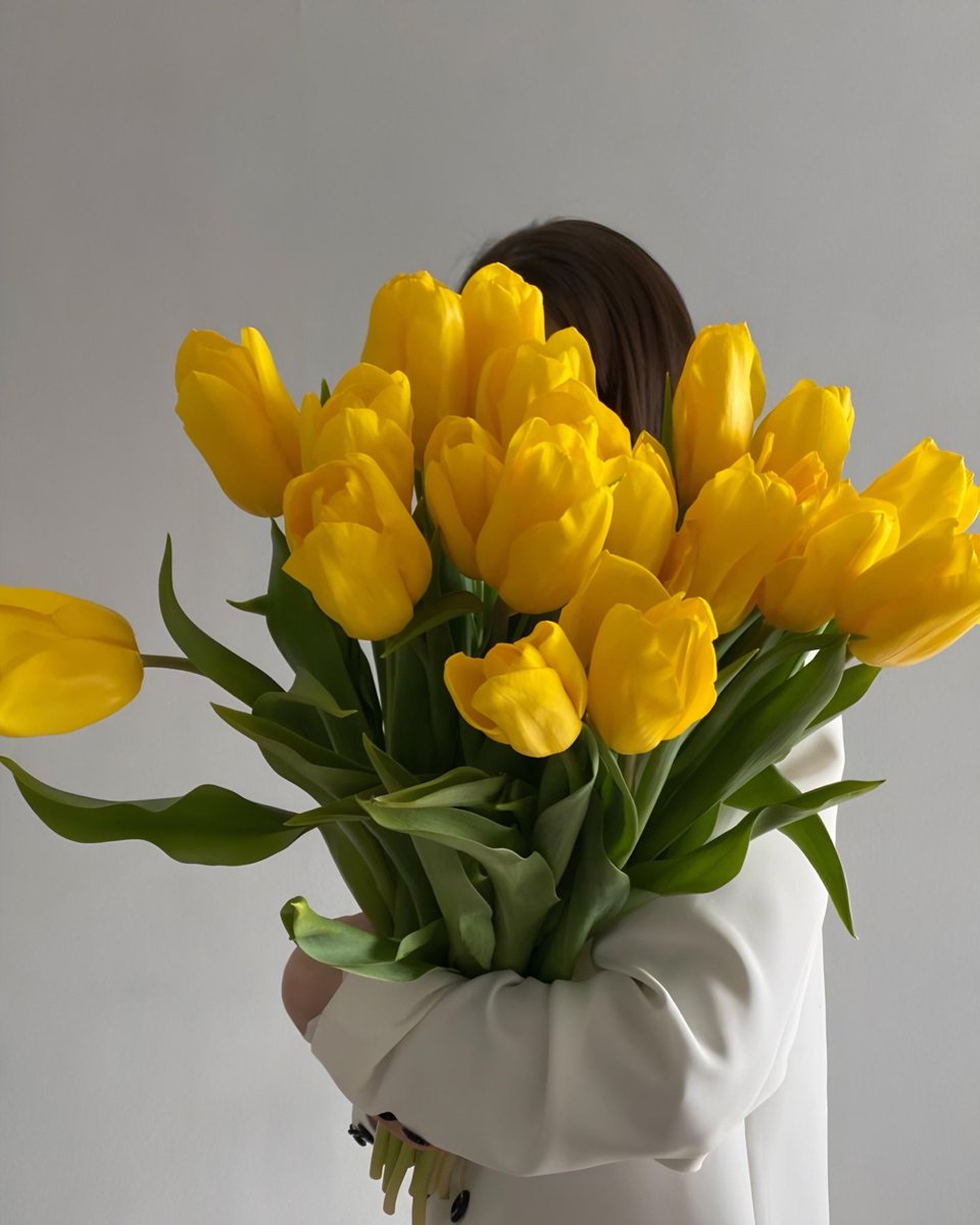 Exulansista's tweet image. yellow tulips or sunflowers?