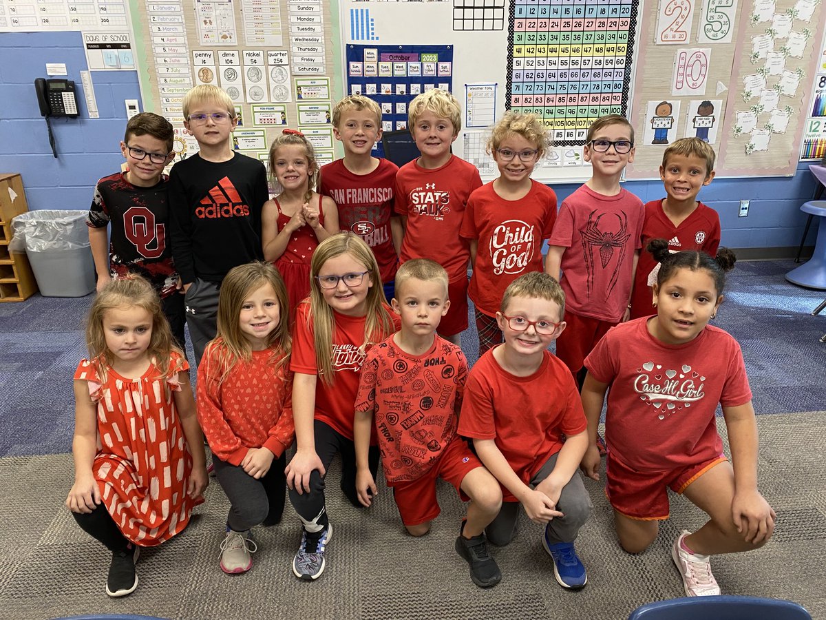 Wearing our red for the start of Red Ribbon Week!
⁦<a href="/ShellCreekVikes/">LCS Shell Creek Elementary</a>⁩ #lakeviewvikes