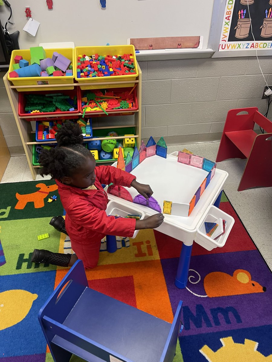 Loved visiting <a href="/JessicaTittle/">jessie kleeman</a> today <a href="/RSELions/">Rock Springs Elementary</a> Her kiddos spent time learning about recycling and helping our 🌍♥️ Writing, reading, building and more!