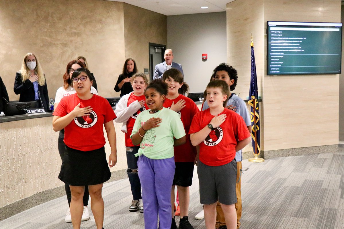 theSMSD's tweet photo. Thank you to the Nieman Elementary Student Council for kicking off the Oct. 23 Board of Education meeting with the Pledge of Allegiance. Way to lead! https://t.co/Q5yv8aocw5