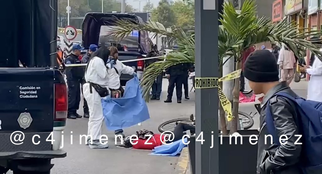 c4jimenez's tweet photo. LIBRE, el CHOFER q ARROLLÓ y MATÓ a MUJER CICLISTA
La @FiscaliaCDMX de @nncamachom NO PUDO armar bien el expediente por homicidio culposo vs el trailero q mató a Yessica.
@SSC_CDMX lo detuvo ese día, pero no fue ni vinculado.
Es el equipo de @ErnestinaGodoy_

El caso #C4EnAlerta https://t.co/2odtk2E4Co