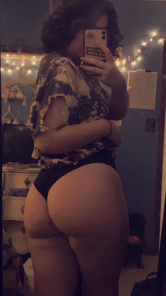 Janaybaroffical's tweet photo. Are you more of an ass or titty person? https://t.co/97nekMHWNb