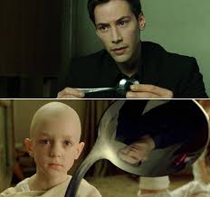 “No intentes doblar la cuchara. Eso es imposible. En lugar de eso, intenta darte cuenta de la verdad: no hay ninguna cuchara. Entonces verás que no es la cuchara la que se dobla, sino tú mismo”. Matrix