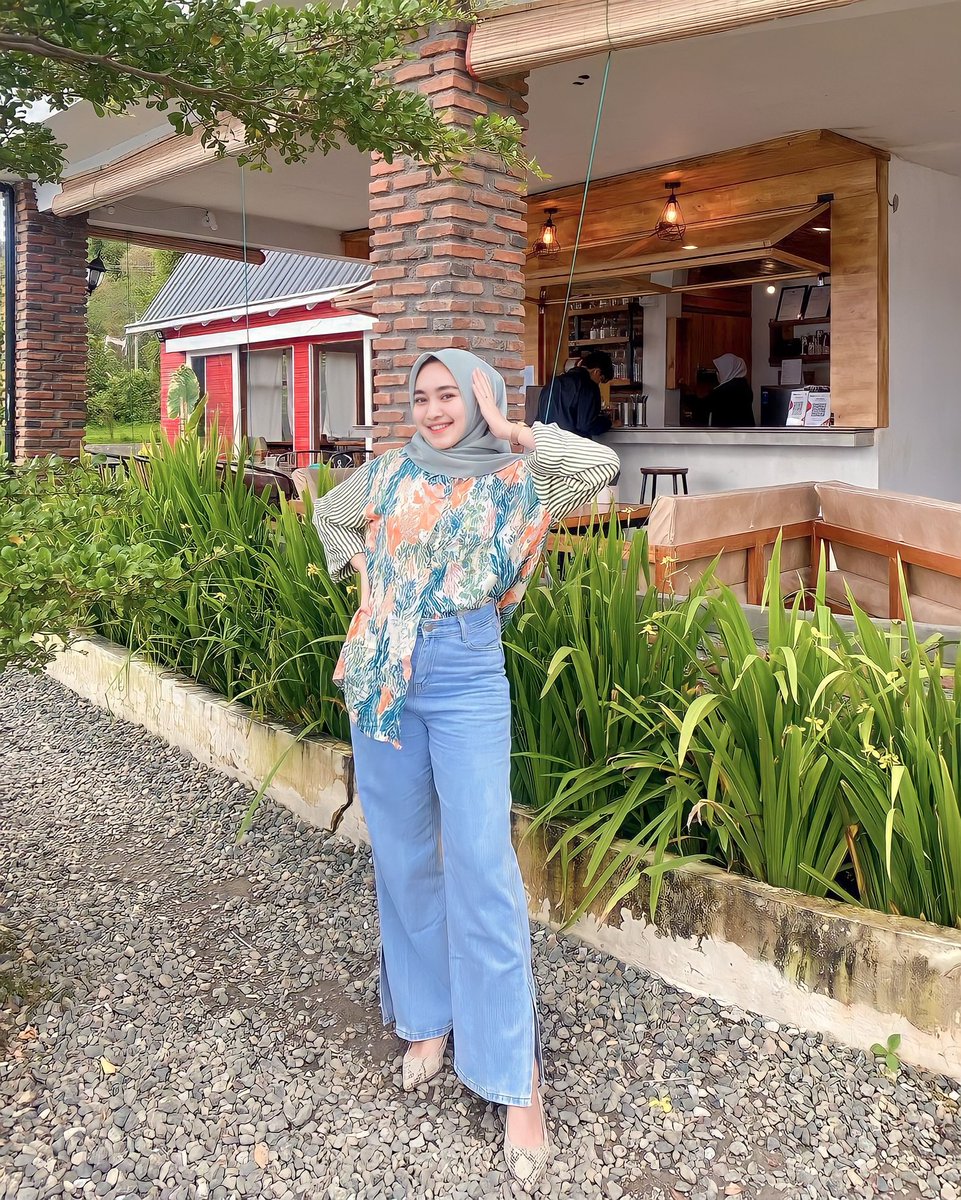 Hidup ini simpel
Jika tidak suka jangan dilihat
Jika tidak tahu jangan bicara
Jika tidak peduli jangan menghakimi
Dan jika tidak bisa memiliki sebaiknya jangan membenci 🌷

Selamat menjemput rezeki hari ini ✊🏻

Salam wisata
🌎 Kota Dingin, Takengon, Aceh
#PuspitaNagari