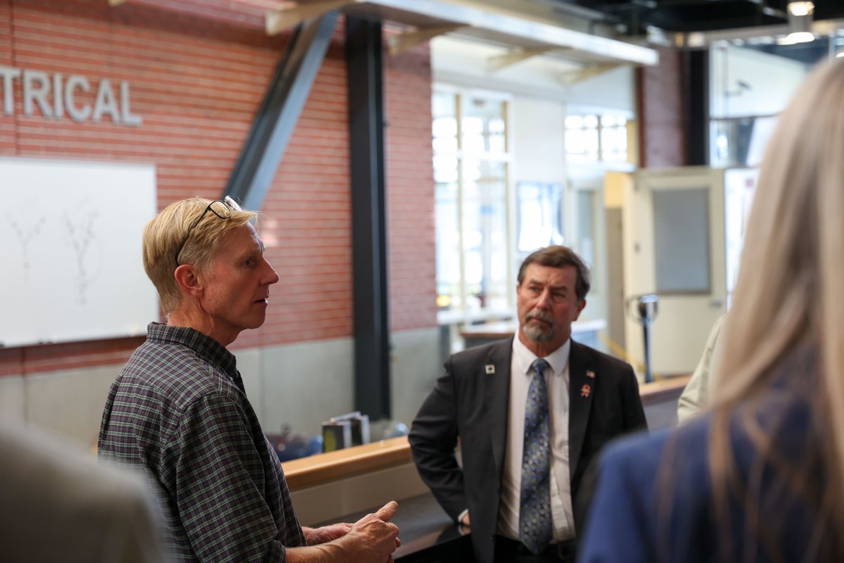 Today, Washington Legislators joined us on campus and toured Spokane Community College!

Thank you for taking the time to learn more about our programs and meet our students, staff and faculty.  

#spokane #wa #spokanewa #olympia #SFCCLife #SCCLife #communitycollege #education