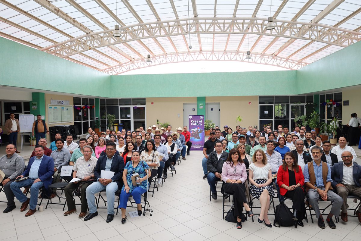 iplanegente's tweet photo. Tenemos el compromiso de incluir a la sociedad en el proceso de actualización del #PED.
En la @Utsoeoficial trabajamos con la ciudadanía de los municipios de la región sur de #GTO en la priorización de las acciones que deben incluirse en el #Level2050 @cepal_onu @gobiernogto https://t.co/L7hbtpc7Ol