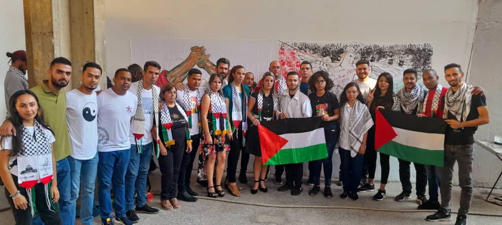 Desde el  #PabellonCuba lo jóvenes   alzando sus voces en solidaridad con el pueblo de #Palestina #FreePalestine 
#CubaPorLaPaz 
#LatirAvileño 

@DiazCanelB

@DrRobertoMOjeda

@aylinalvarezG

@machado_nailyn

@MeyvisEstevezE

@UJCdeCuba