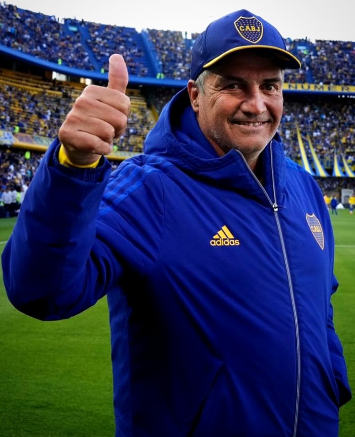 boquitaoficial_'s tweet image. 💙💛🎙 Blas Armando #GIUNTA: "Ojalá los muchachos nos den una alegría a los hinchas de Boca que realmente estamos esperando esto.

No quieren que nos vaya bien a nosotros porque somos 'La mitad más uno'. La mitad del país es nuestra".