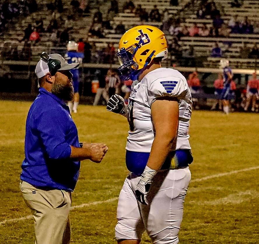 AustinAllenFB's tweet photo. Making everyone else look tiny. #football #texasfootball @CoachBradSmiley @PlayBookAthlete @AStateFB @D1Factory @One11Recruiting https://t.co/WRddhQg9TA