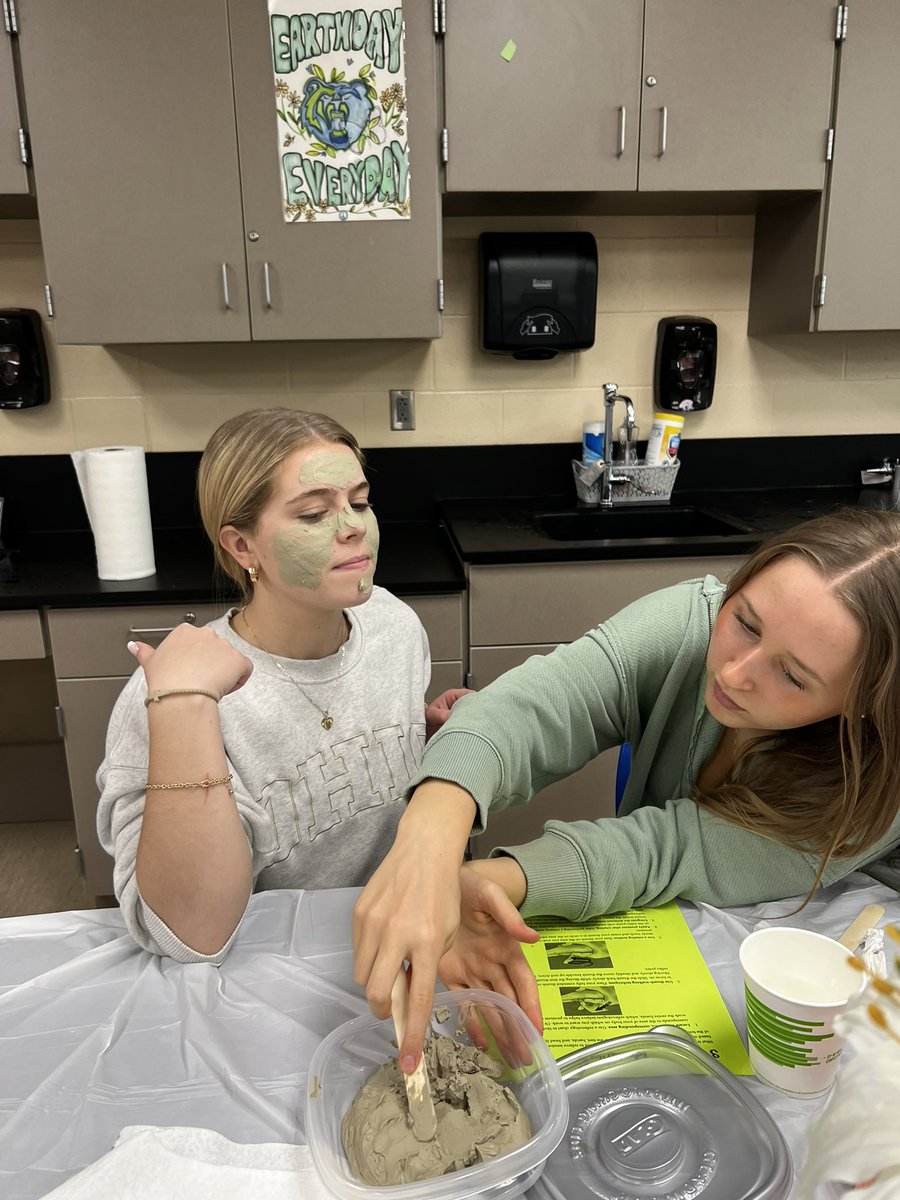sarahnethero's tweet photo. 3rd period was all in #netheroanatomy @moorescience174 #spaday #integumentarysystem https://t.co/ZFxEeXu7xN