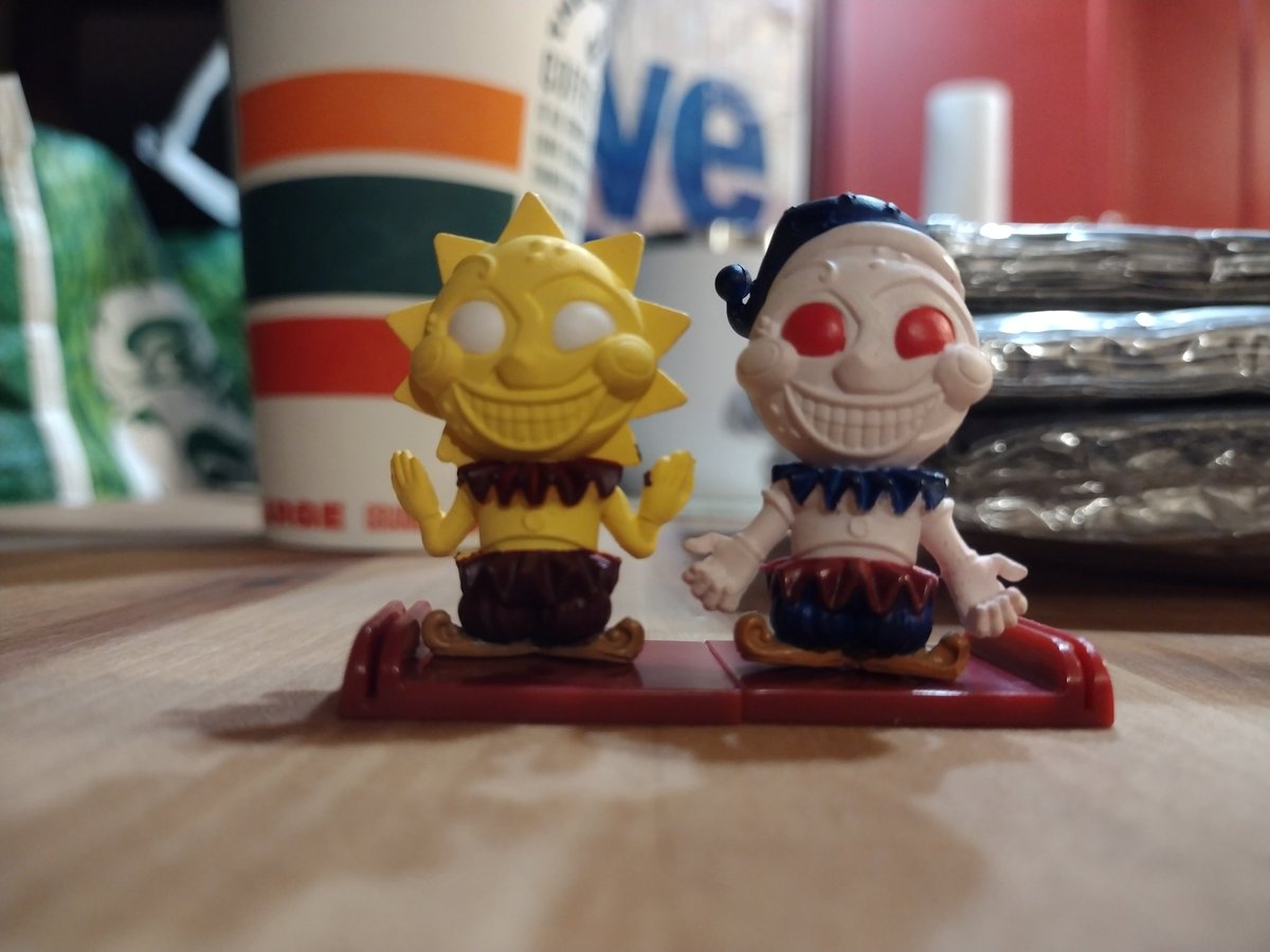 Kilala1148's tweet photo. Found one of those mystery figure things with #fnafsb characters at FiveBelow. Got my two favs (#fnafsun &amp; #fnafmoondrop) plus others ofc 

The cards are fun and holographic. https://t.co/Jdi9tJVc6P