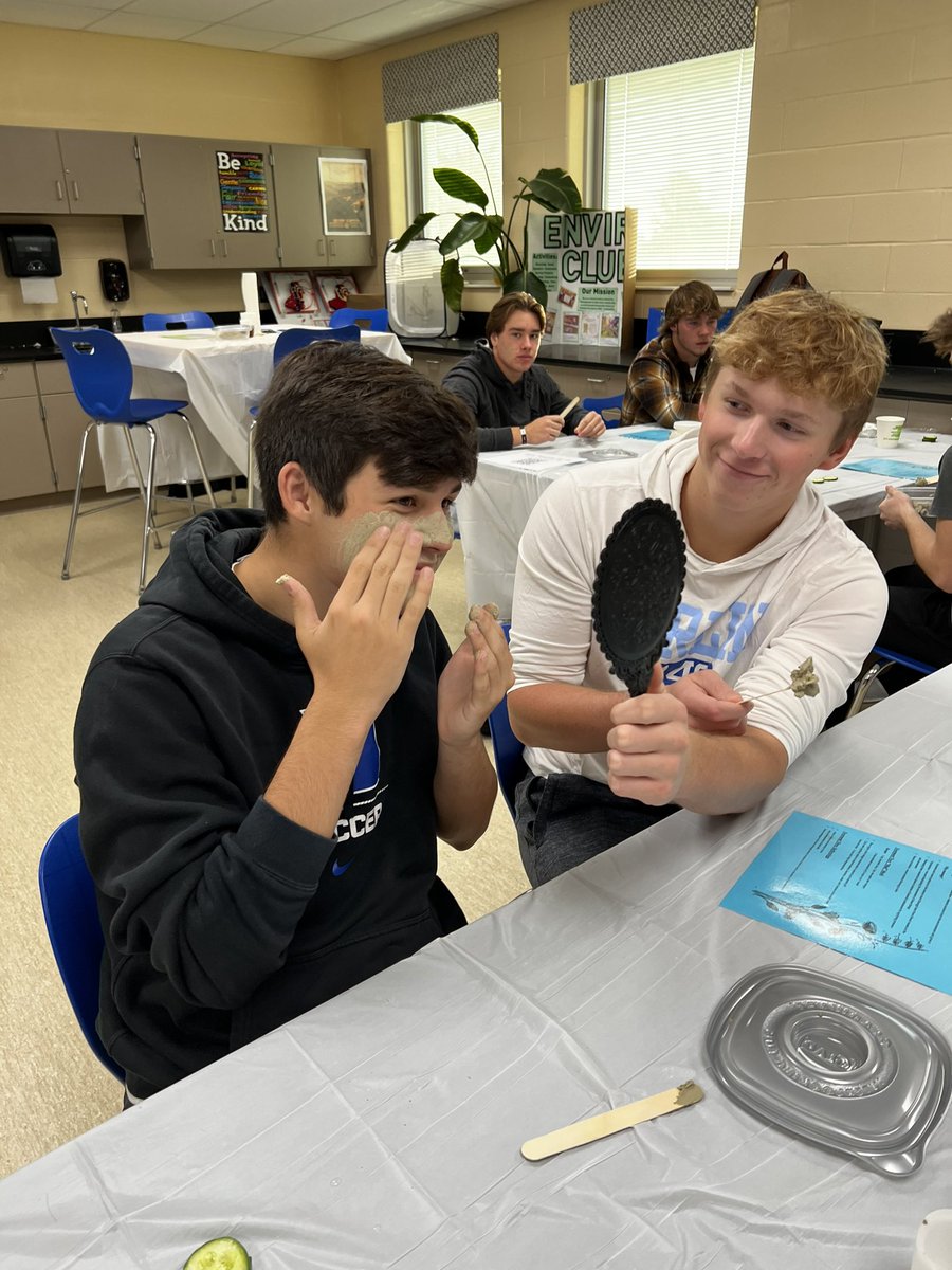 sarahnethero's tweet photo. One of my favorite days of the year #netheroanatomy @moorescience174 #realworldapplications #integumentarysystem https://t.co/tyEB1mS572