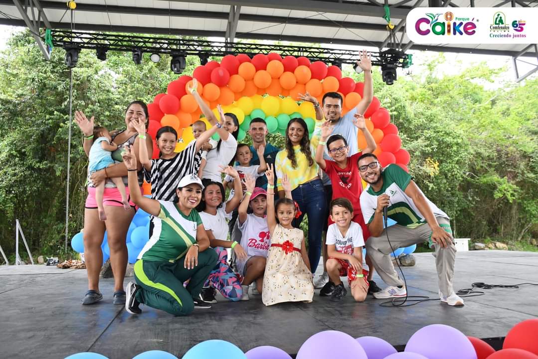 Bajolalupa_NOTI's tweet photo. En el Parque Caiké de  @comfetol 💜 premiamos a los disfraces más ingeniosos y las familias con más actitud y alegría que nos acompañaron hoy en el evento Dulce Fantasía Tolimense 🤩🧙‍♀️🧚‍♀️

#parquecaike #concursodedisfraces #comfenalcotolima #disfraces #ibague #planfamiliar https://t.co/KjospwcXYC