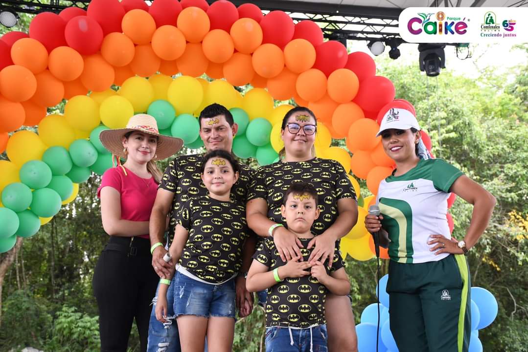 Bajolalupa_NOTI's tweet photo. En el Parque Caiké de  @comfetol 💜 premiamos a los disfraces más ingeniosos y las familias con más actitud y alegría que nos acompañaron hoy en el evento Dulce Fantasía Tolimense 🤩🧙‍♀️🧚‍♀️

#parquecaike #concursodedisfraces #comfenalcotolima #disfraces #ibague #planfamiliar https://t.co/KjospwcXYC