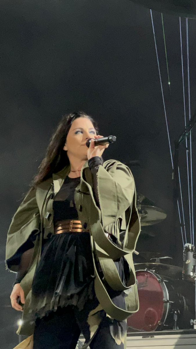 Lesliewood's tweet photo. Thanks for an epic night 07/10/23 @evanescence @amylee  #PulsoGNP  #Queretaro Mi Leslie adolescente esta muy feliz 🤘🩷 (y ahora depresi��n post concierto) https://t.co/mwiK2iR9Gt
