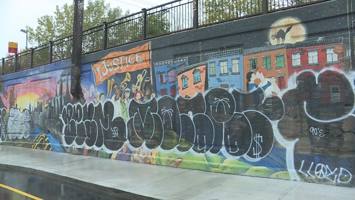 LunarArchivist's tweet photo. MURALS are art. GRAFFITI is crap because its sole purpose to deface property. https://t.co/THMLzCSTzl