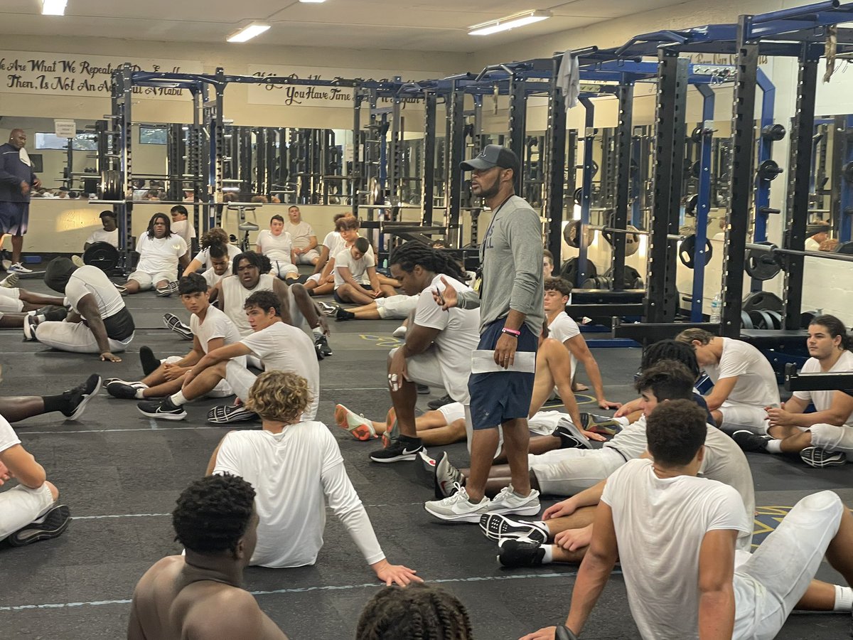 Aquinas Football (@sta_football) on Twitter photo 🔹🔸 Do the little things right with gratitude and pride. Get the job done the STA way and you’re certain to be great at the end of the day. 🔸🔹
#Brotherly_Love
#RuleTheWorld
#YouGoWeGo
<a href="/CoachHarriott/">Roger Harriott</a> 🔹🔸 Do the little things right with gratitude and pride. Get the job done the STA way and you’re certain to be great at the end of the day. 🔸🔹
#Brotherly_Love
#RuleTheWorld
#YouGoWeGo
<a href="/CoachHarriott/">Roger Harriott</a>