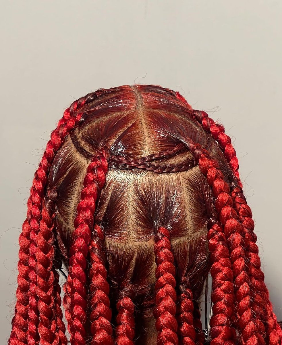 ❤️ Did some braids on twinny twin 🥰 my mom love her two lil braids
🧡 Style: large knotless
🧡Add ons: My Mom special braids lol but if you want it you can dm me 🥰