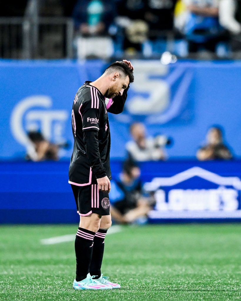 SoyFan10's tweet photo. ¡EFECTO MESSI!😎🔥

Antes de la llegada de Lionel Messi al Inter Miami, el equipo se encontraba en la 15ava posición de la tabla. Ayer terminó el torneo regular de la MLS y gracias a la ayuda del mejor de la historia, el Inter Miami terminó en el 14avo lugar.

UN GRAN CAMBIO. 🥵 https://t.co/YiRqC58bxa