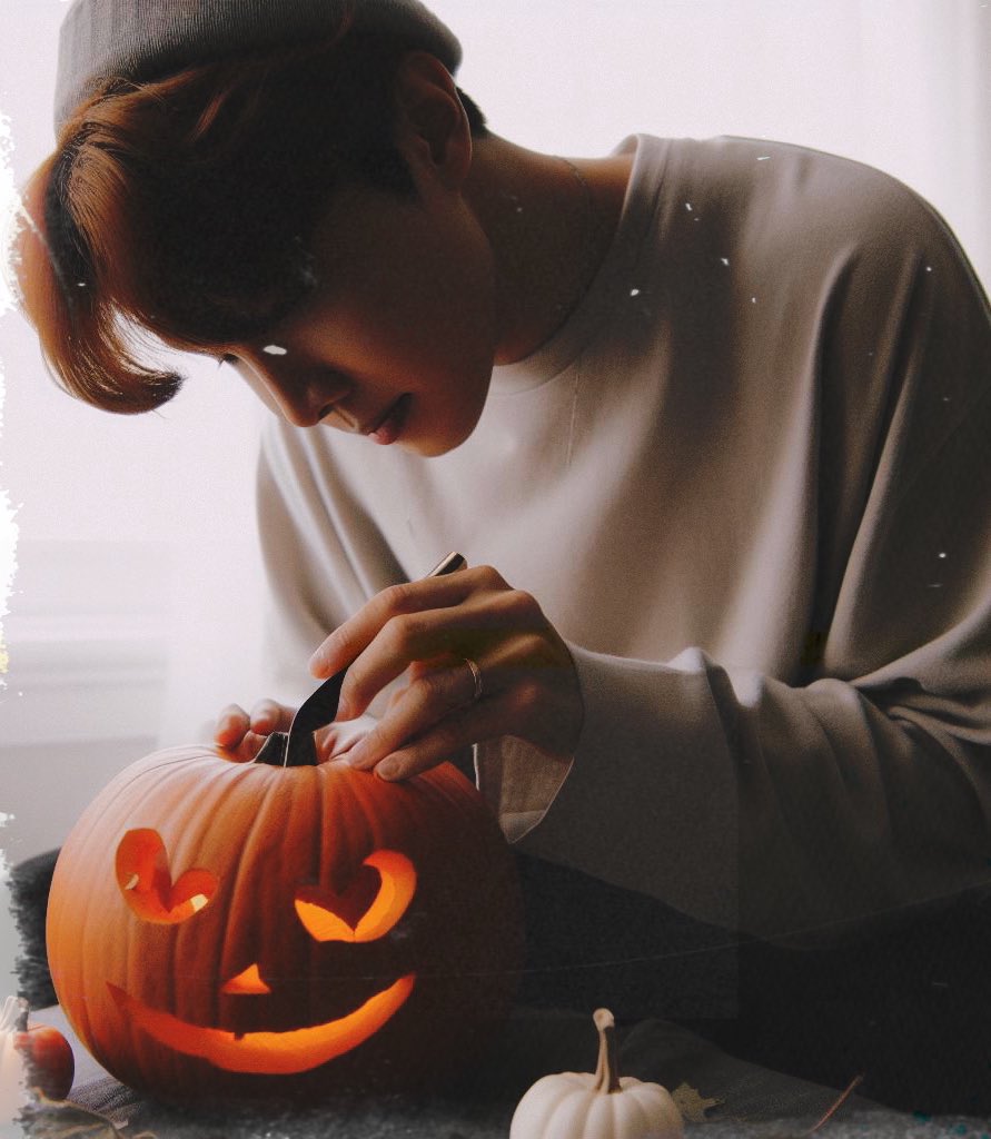 ⠀⠀⠀

𝟏𝟑  𝐃𝐀𝐘𝐒  𝐎𝐅  𝐇𝐀𝐋𝐋𝐎𝐖𝐄𝐄𝐍 🎃ˎˊ˗
⠀⠀⠀ ⠀⠀ ⠀⠀ ⠀⠀ ⠀⠀ pumpkins  

˗ˋˏday  five:  ❛ only a knife 
 ⠀knows what goes on in 
 ⠀the heart of a pumpkin ˳ ❜

#13DAYSOFRP

⠀⠀