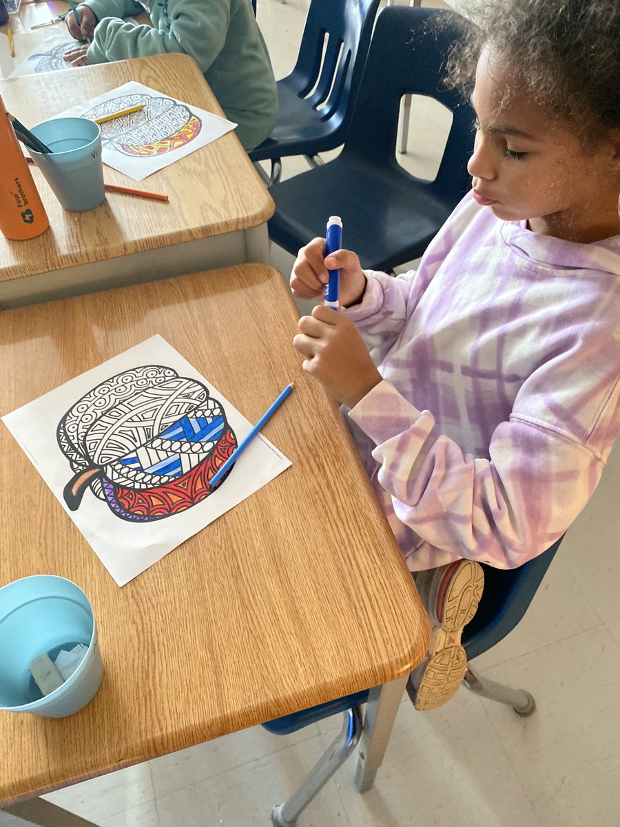 farron_ms's tweet photo. Working with warm and cool colours in 4F! @Brockbulldogs https://t.co/cC1wqmtbUB
