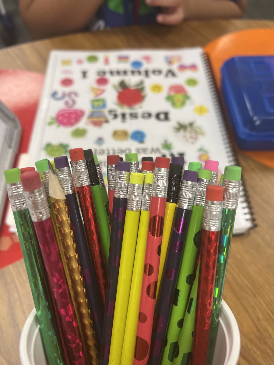 In dyslexia today we talked about how unique our brains are and how we all learn in different ways. Since we are all different, each student picked a special pencil that is unique just like them! #dyslexia awareness #katyisddyslexia