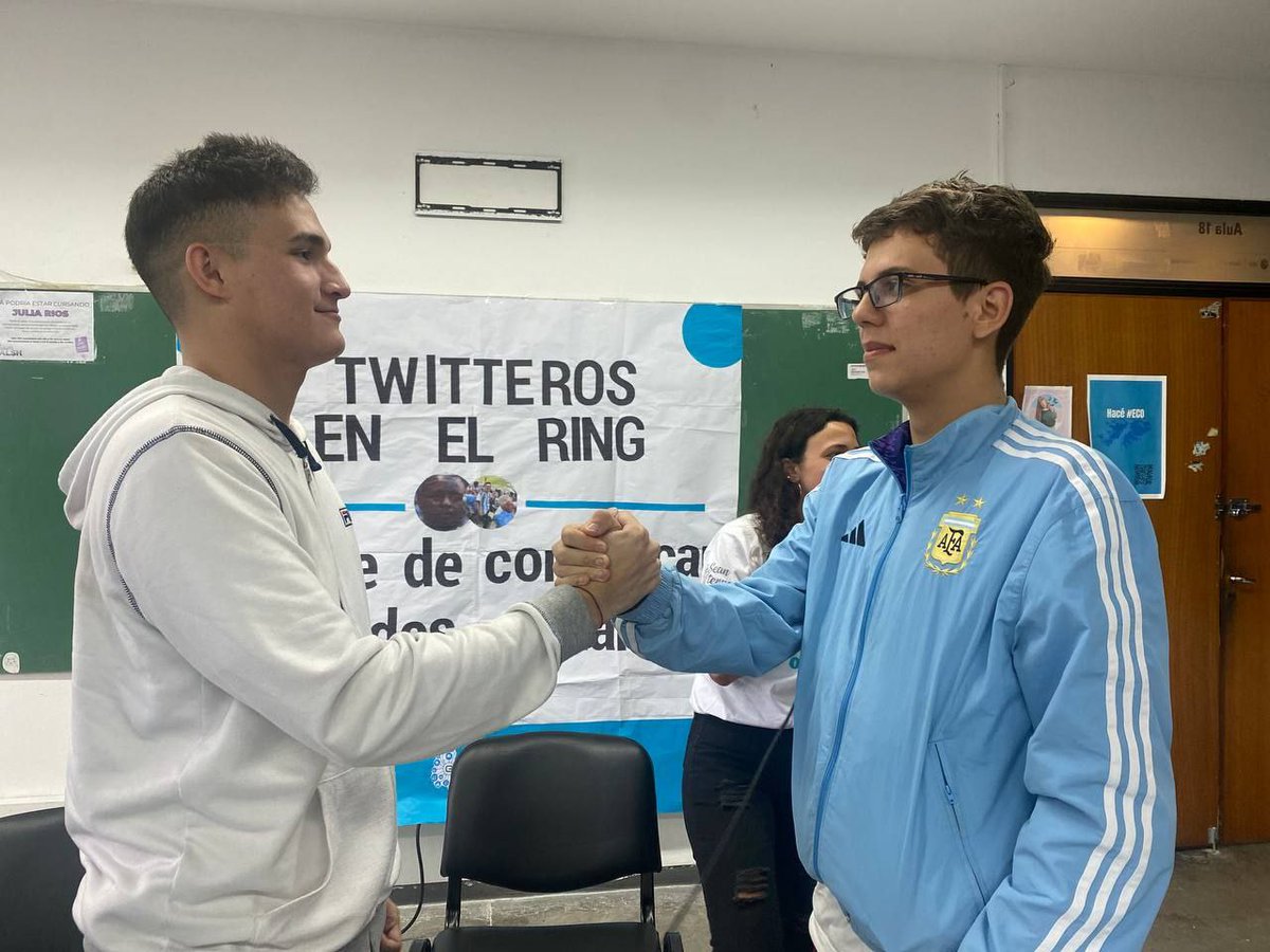 Ngperio's tweet photo. 💥 Hoy jijeamos con @xmilianx_ y @TorresErwerle en Perio. 

Hubo apuesta para @ParenseDeManos y el perdedor no tendrá vuelta atrás 🥊

¡Muchas gracias a los dos y a todxs por venir! 💪🤍 https://t.co/tc9TIr5qJF