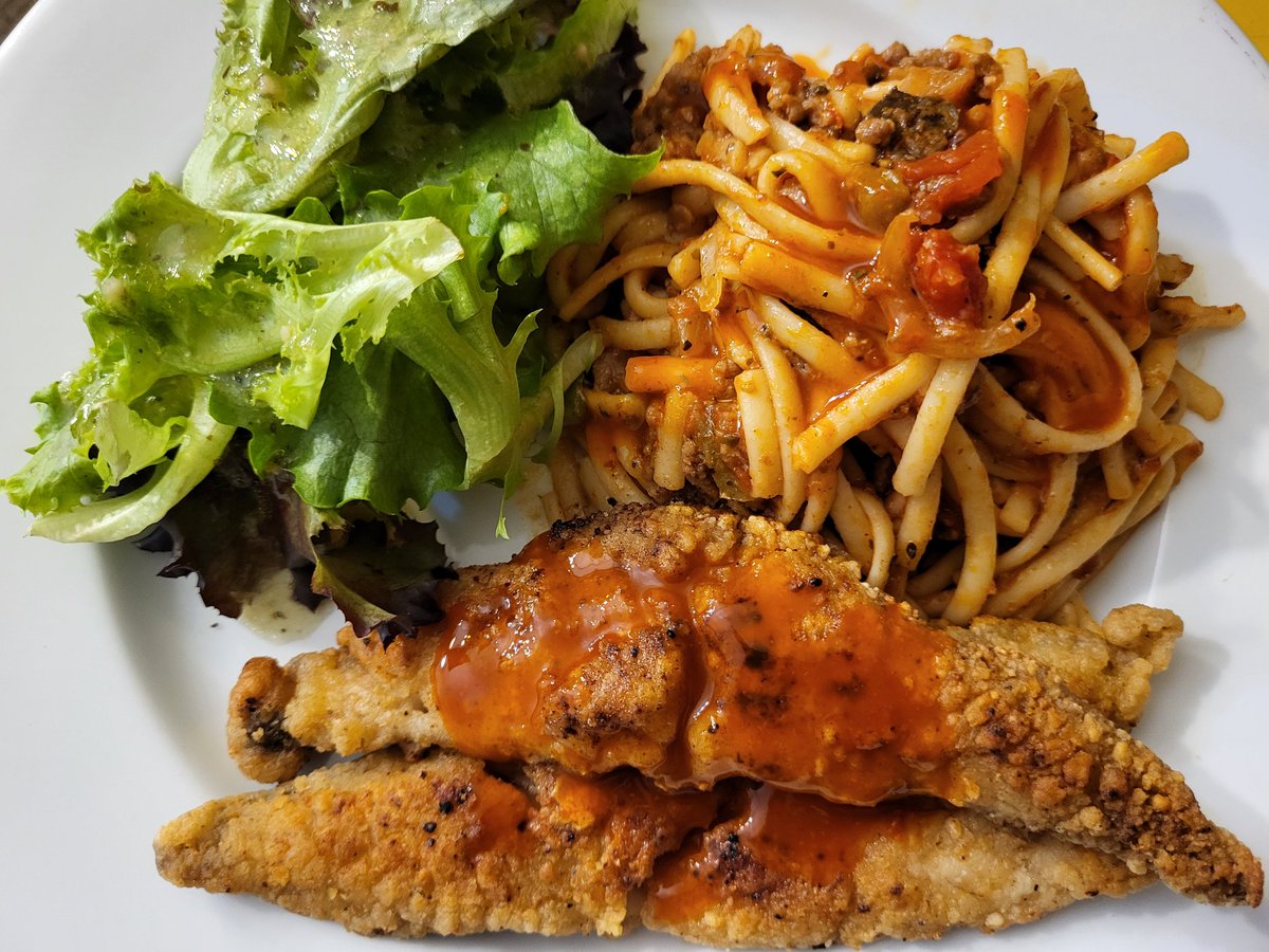 spottygp's tweet image. #DINNER
#FriedFish and #Spaghetti
#GreenSalad and #Dressing
Topped off my Whiting and Spaghetti with #TexasPete