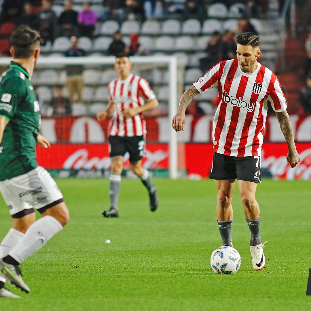 ¡Victoria del Pincha en UNO! <a href="/EdelpOficial/">Estudiantes de La Plata</a> venció 2 a 1 a <a href="/CASarmientoOf/">Club Atlético Sarmiento</a> (Kaprof) con goles de Boselli y Zaid Romero en el arranque de la #Fecha10 de la #CopaSurFinanzas 🏆 2023. 

📷 Estudiantes