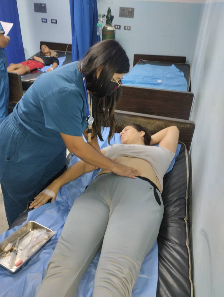 AmbulatorioF's tweet photo. #023OCTUBRE.@AmbulatorioF 24 Hrs Nuestro Equipo Médico,Personal De Enfermería Act Resolviendo Emergencias Beneficiando a los  Pacientes que Acuden a Nuestro Centro con Dedicacion y Amor a su trabajo. 
 #PorUnSeguroMasSocial  @MagaGutierrezV @MinSaludVE @NicolasMaduro @ivssoficial https://t.co/LnzTD8JN9z