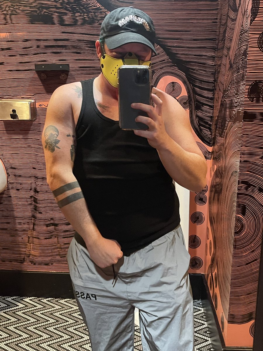 bendinggender_'s tweet photo. Been feelin kinda cute lately 😇 #transdaddy #pup #transmasc #ftm https://t.co/0rpHZvQNRY