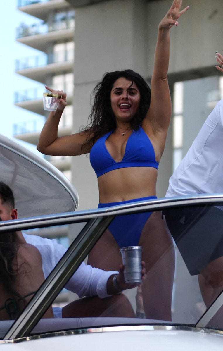 BoatSnaps's tweet photo. Cheers and Good Times Aboard the Yacht: Ladies Party It Up! 🥂🎉🚢💃  #instaparty #goodtimes #nbc #times #lifestyle #ladies #ladiesparty https://t.co/mOKXaBpMQj