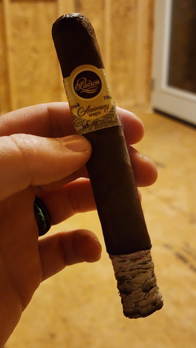 ChacocII's tweet photo. Post baseball game smoke #cigars #nowsmoking https://t.co/DQiqeD9Kqj