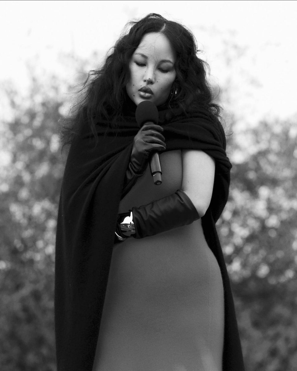 tsunainaupdates's tweet photo. Live music by Tsunaina for edition winter 2023 “HOMELAND”  show in Sankoh grassland, Xiahe, Gansu.

Have you ever seen someone this beautiful? 💖 https://t.co/kTYL9y3kEc