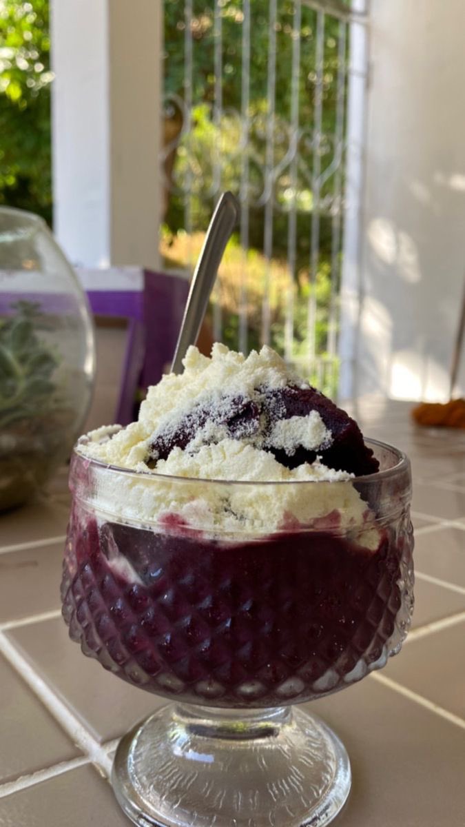 food_porn17's tweet photo. Açaí com leite em pó https://t.co/DFxCn8iKZU