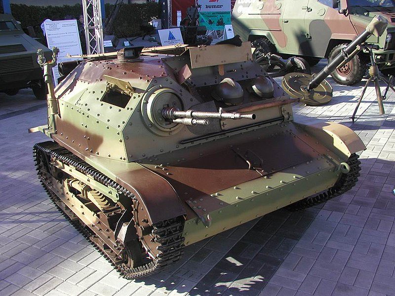 ButteredGrass's tweet photo. @Bit5K But can your 2010 Dodge Challenger beat my Polish TKS Tankette? https://t.co/FCSqOx70fP