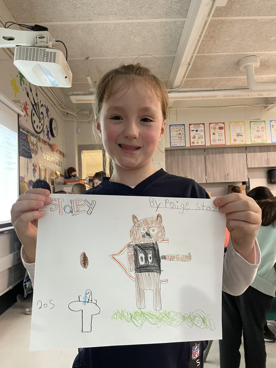 MrsMuellerArt's tweet photo. We were thrilled to have Staley Da Bear come to our school! Afterwards Mrs. Bromley’s class drew some Staley and other Chicago Bears drawings.#stony126 #staleydabear https://t.co/KSVCjNXbub