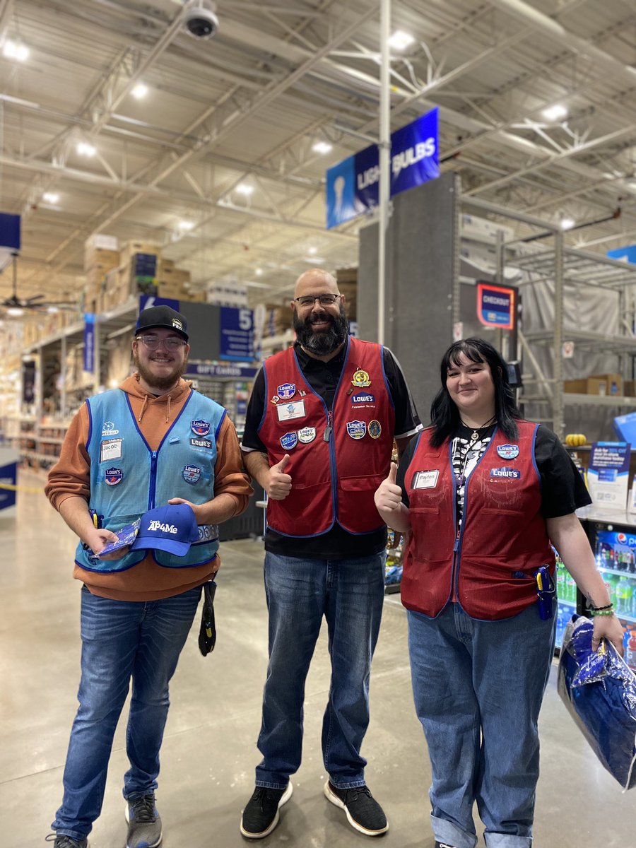 joeyxchen's tweet photo. Monday Brunch
@BlueTeam_R21 
Mocktail Mimosas, Charcuterie Cups and Waffles. Shoutout to AP Bill for gifting our Front End associates with some JAWesome AP Badge, #LowesSafe socks and blankets #FrontEndAppreciation2023 https://t.co/5DlvuHhJfj