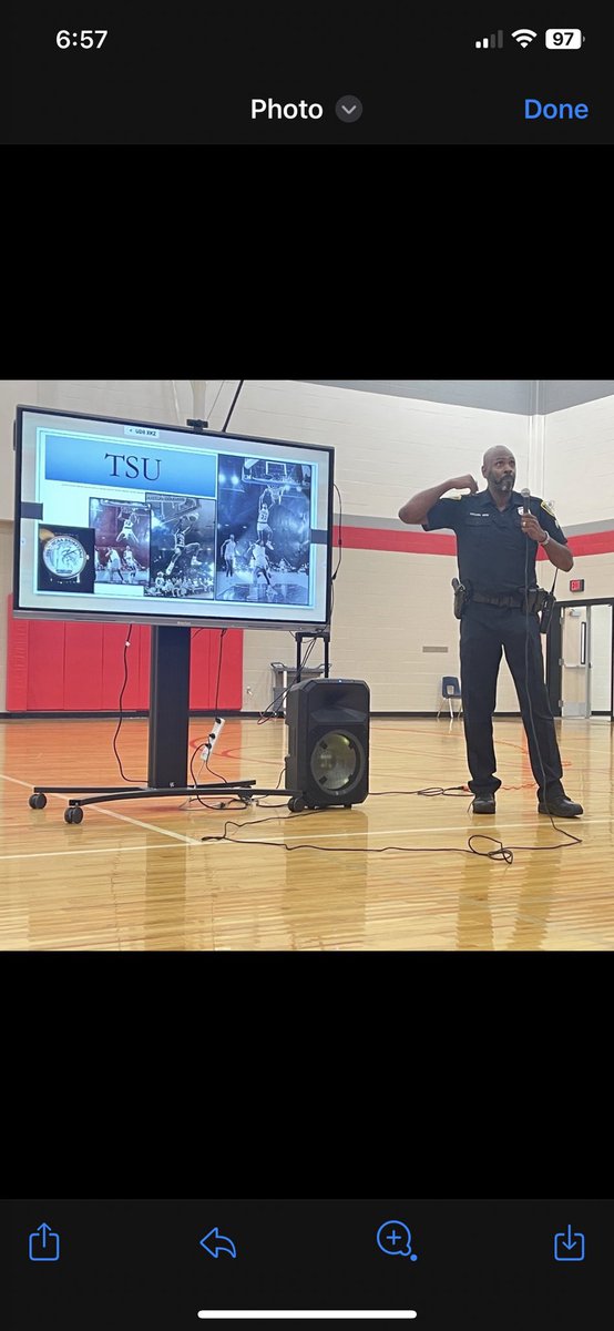 RaulCollins16's tweet photo. Huge shoutout to @RylanderM_ Mr Reed Principal Velasquez and Counselor Malik @ODMSMustangs for inviting me to their annual #RedRibbonWeek festivities @AliefISD we really enjoyed the fellowship @houstonpolice #OCA #GREATUNIT @HPDLGBTQLIAISON ๐๐๐พand Mike and Chuck! @van4584 ๐๐พ๐๐พ๐ฏ https://t.co/Eaeh1ZnMGo