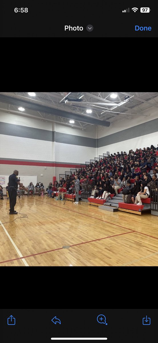 RaulCollins16's tweet photo. Huge shoutout to @RylanderM_ Mr Reed Principal Velasquez and Counselor Malik @ODMSMustangs for inviting me to their annual #RedRibbonWeek festivities @AliefISD we really enjoyed the fellowship @houstonpolice #OCA #GREATUNIT @HPDLGBTQLIAISON ๐๐๐พand Mike and Chuck! @van4584 ๐๐พ๐๐พ๐ฏ https://t.co/Eaeh1ZnMGo