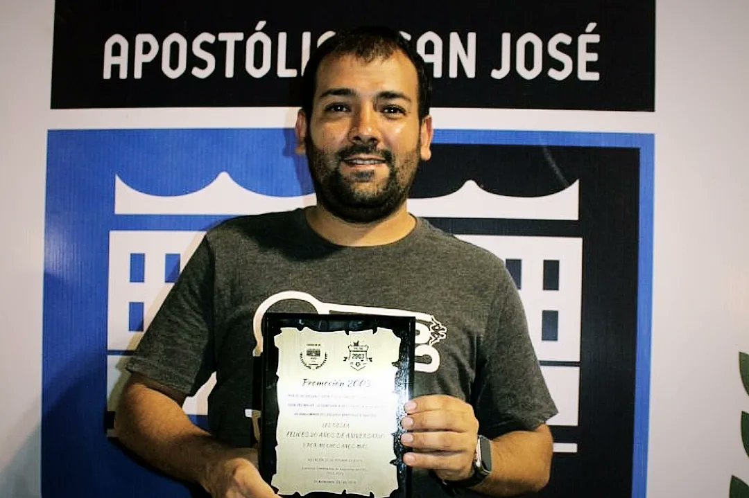 exa2003's tweet image. 🧡 Desde #LaNaranja2003 agradecemos al @exacasjoficial y a sus autoridades el reconocimiento por nuestro 20° aniversario.

💙🤍 Nos sentimos orgullosos de formar parte de #ElMejorExaDelPaís

🙌 Saludamos a las promociones @93ExaCASJ y @exa2013ps por sus respectivos aniversarios.