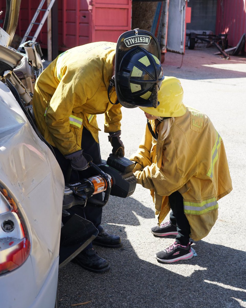 CulverCityGov's tweet image. The Culver City Fire Department Girls Camp was an awesome weekend! Guided by dedicated professionals, kids built self-confidence and fortitude in a safe and challenging environment. 💪🚒 #CCFDGirlsCamp #CulverCity #CCFD #FutureHeroes

@CC_Firefighters @CulverCityCERT